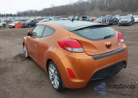 2013 Hyundai Veloster Base W/Black z USA, uszkodzony, nr VIN KMHTC6AD8DU104853